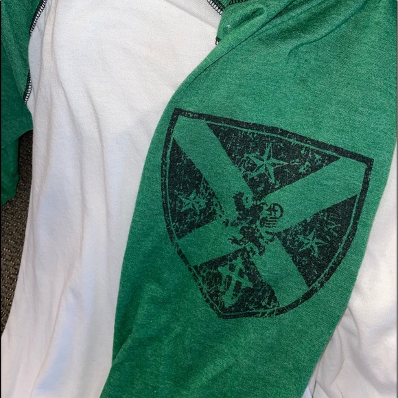 Mens 3/4 length sleeve tee. Size medium. White and green. - Picture 3 of 5